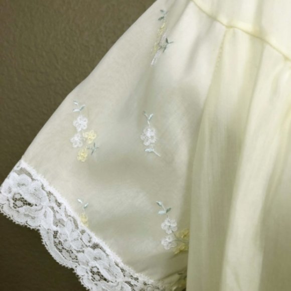 Sears Vintage Delicate Yellow Flower Embroidered Night Gown Sz 32-34 - Picture 3 of 5